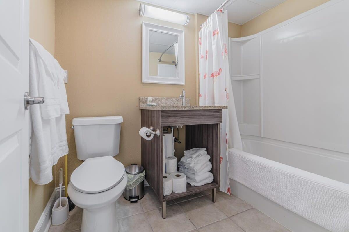 Ground Floor Ocean Front Studio - Caravelle Resort 124 Миртл-Бич Экстерьер фото